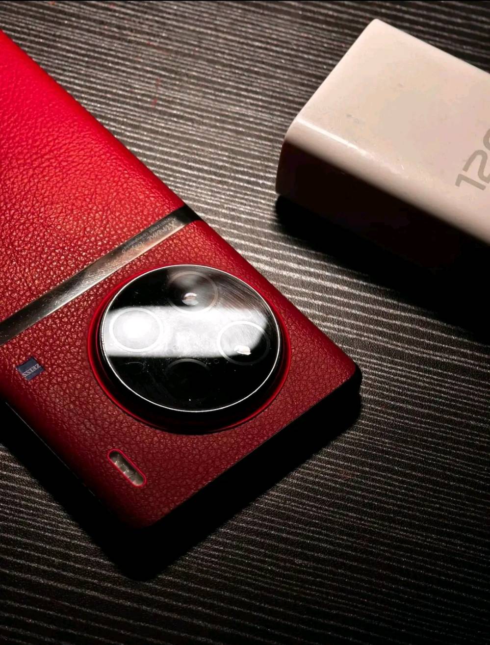 vivo x90 pro plus 
صيني روم عالمي 
معالج سنابدراكون 8 جين 2
اقوه عدسات من زايس 
شحن 120 واط
دبل خط 
نضافه 95%
السعر 475 الف
للتواصل ***********