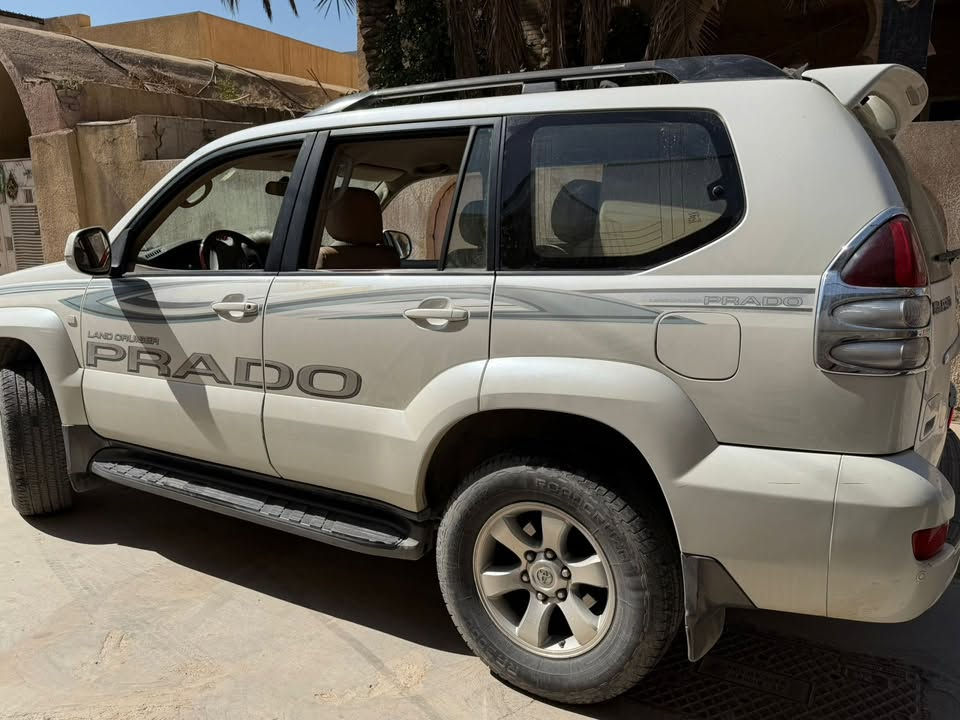 برادو GX للبيع
ماشية 139 
مكفولة من الصبغ فقط الدعامية 
وكير ومكينة مكفولات 
7 راكب 
4 سلندر 
السعر175$ وبيها مجال 
مكان السيارة الصويرة 

للتواصل ***********
