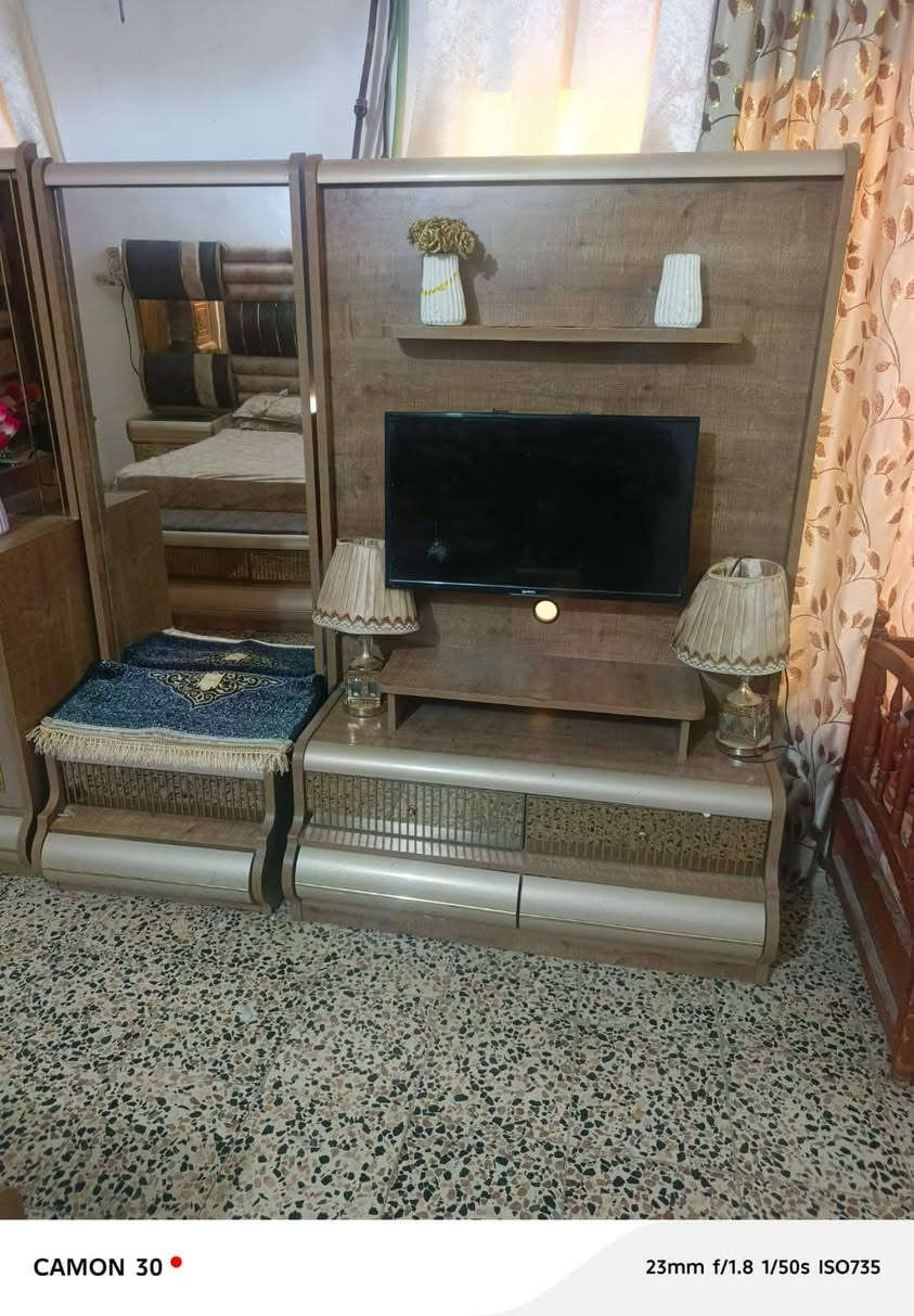 غرفه تركي مستعمل قليل يعني مال عرس ١٠قطع ضخمه مكانه حصوه اسكندريه وهذا رقم راعيه , *********** وبي واتساب السعر مليون و١٠٠ مشترينه ب٤ ملايين

