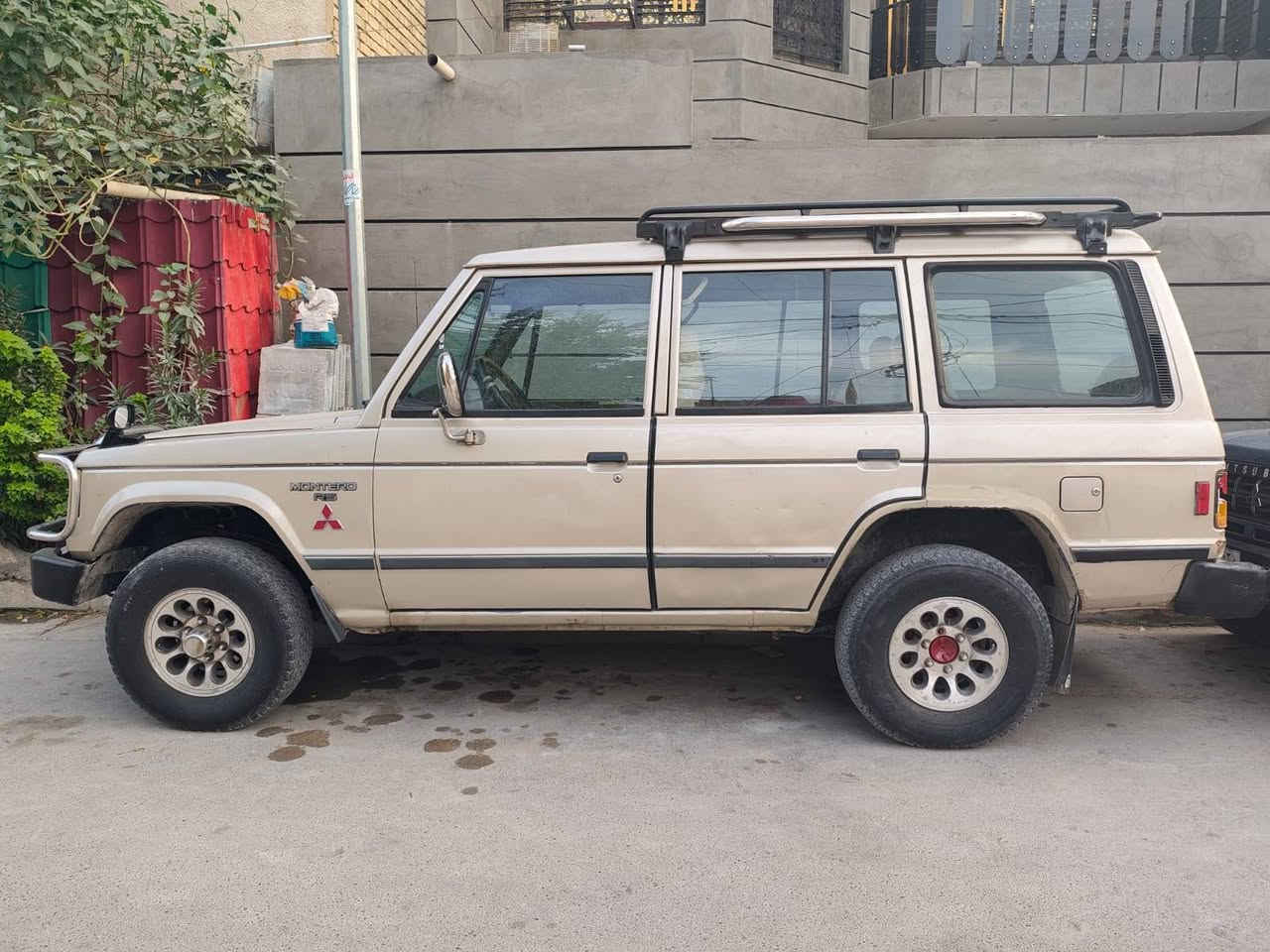 باجيرو ١٩٩١ • مكينة ٢.٥ VVT • مكفولة صبغ