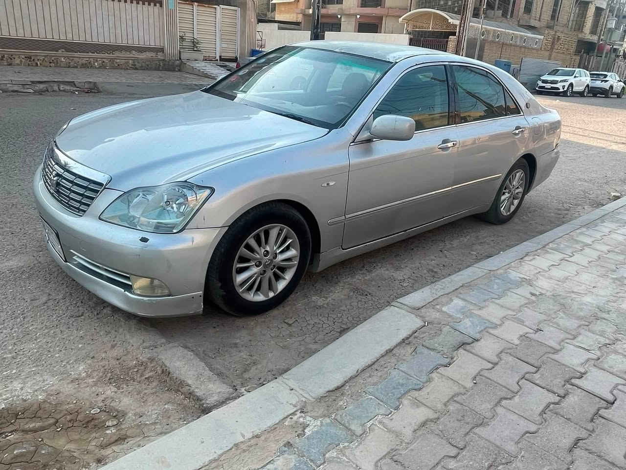 السلام عليكم اخوان 
شاهينة 2005 رويال اصل شاصي 82 رقم بغداد مميز 
سنوية 2028 
مكفول من الكص والنقل (فقط كمرك) 
 5 بصمات 2 دكم  تحكمات كشن كهرباء بصمة سودة
كير محرك مكفول حداده وتخم تاير نظيف منظومة تبريد كلها جديدة سيارة تراي وين ميعجبك مكان السيارة ميسان العمارة ***********
سعرها مناسب اخوان الشراي يراسل او يتصل وبالخدمة
