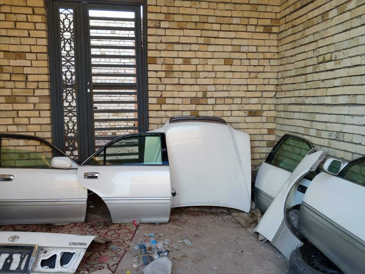 السلام عليكم فره٨ قطع اصل ٣دكم خضراويه مال حاويه شرط جديده لوك البيبان كاملات على طبكه الشركه تجي تشوفه بعينك احله من الصوره السعر ٧٥٠الف وبيه مجال بصيط
 *********** @
