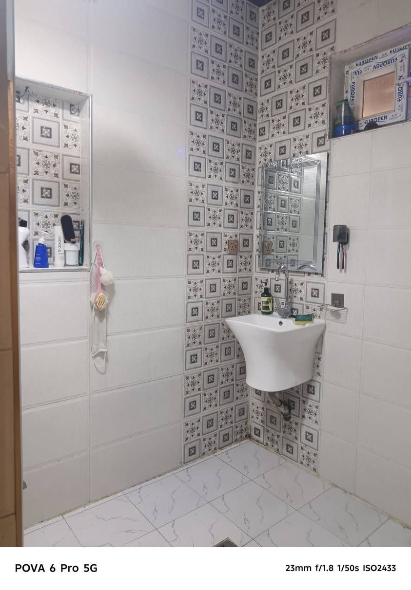 الدار البيع طابو صرف بناء حديث مطلوب قرض سكان مساحه 150 متر وجه 5 ونزال 30 يحتوي على 4 غرف نوم واحد جوه, 3 فوك+ استقبال+ وطبخ+ مساحه درج+ صحيات 3 +ومخزن المنطقة كافة الخدمات  بيهاا مكان منطقة سويب شارع الدايني قرب خالد ابو الخشاب الاستفسار ***********   السعر الكلي 170 وبي مجال  بسيط

نص مكتوب في الصور:
- POVA 6 Pro 5G
- 23mm f/1.8 1/50s ISO755
- POVA 6 Pro 5G 23mm f/1.8 1/50s ISO803
- POVA 6 Pro 5G 23mm f/1.8 1/50s ISO2433
- POVA 6 Pro 5G 23mm f/1.8 1/50s ISO3191
- POVA 6 Pro 5G 23mm f/1.8 1/50s ISO895