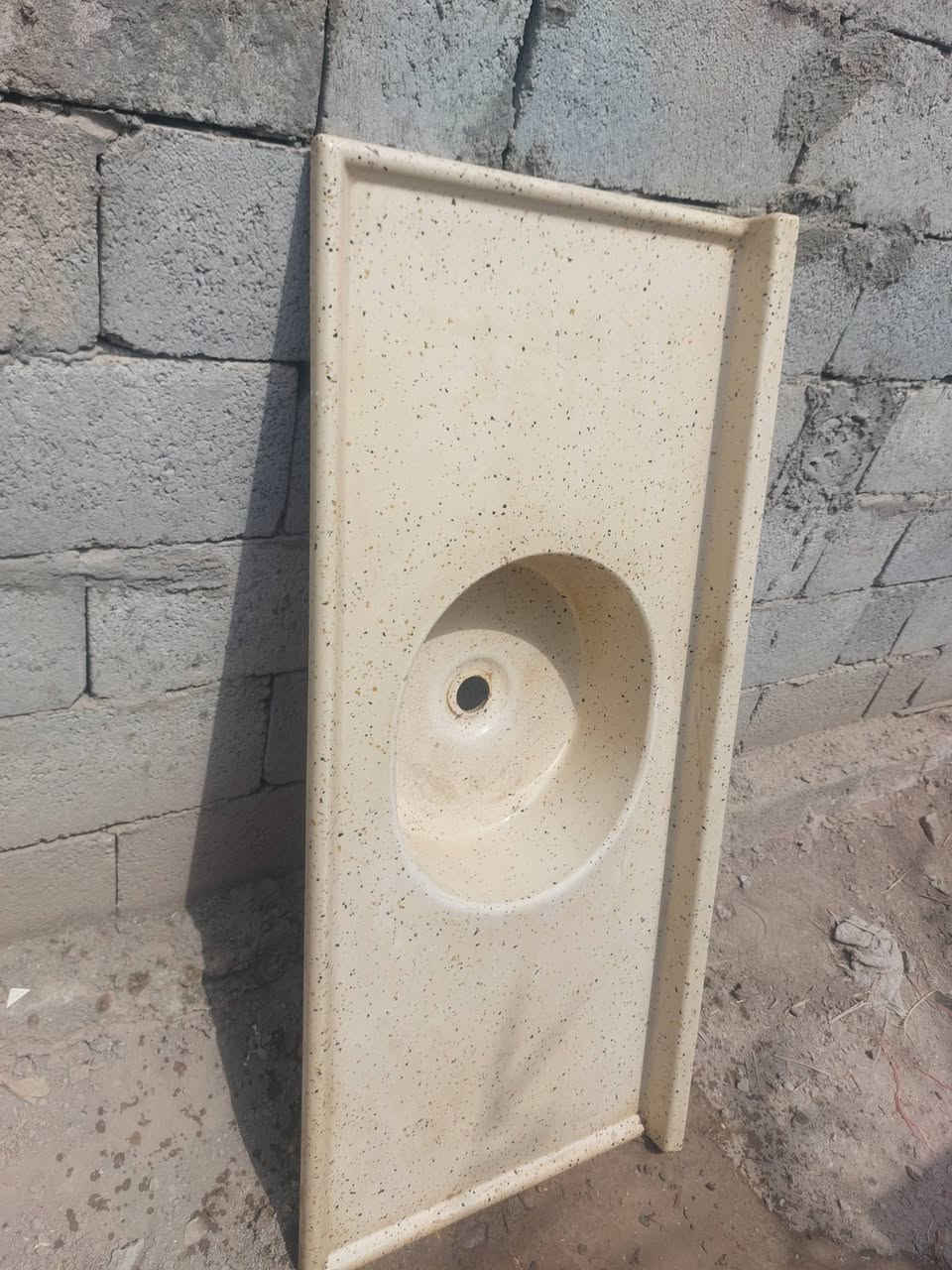 سلام عليكم مرمره مال سنك  جديده هل شوفت عينك البيع 60وبيها مجال كلش بصيط مكان حي كريم تواصل***********
