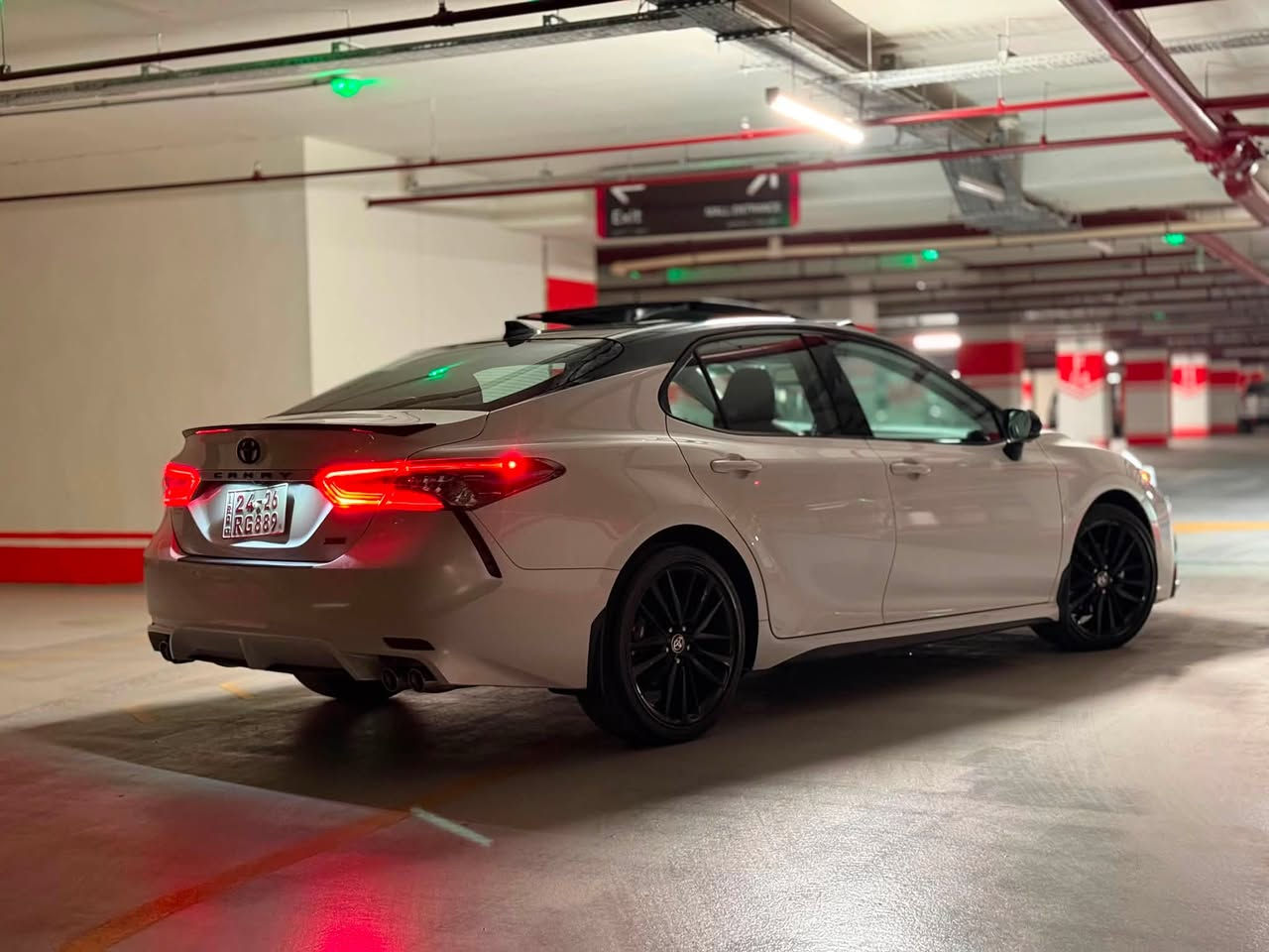 Toyota Camry XSE (Black Edition)
V6- (3.5L )  2024
فول مواصفات بدون حادث رقم كاتي يعني تسجيل إقليم كردستان فقط
رقم الشاصي 4T1KZ1AK6RU095265
دخول جديد ماشية 23 
مكان السيارة اريبل 
غير متواجد فيس بوك 
للاستفسار الاتصال ***********
