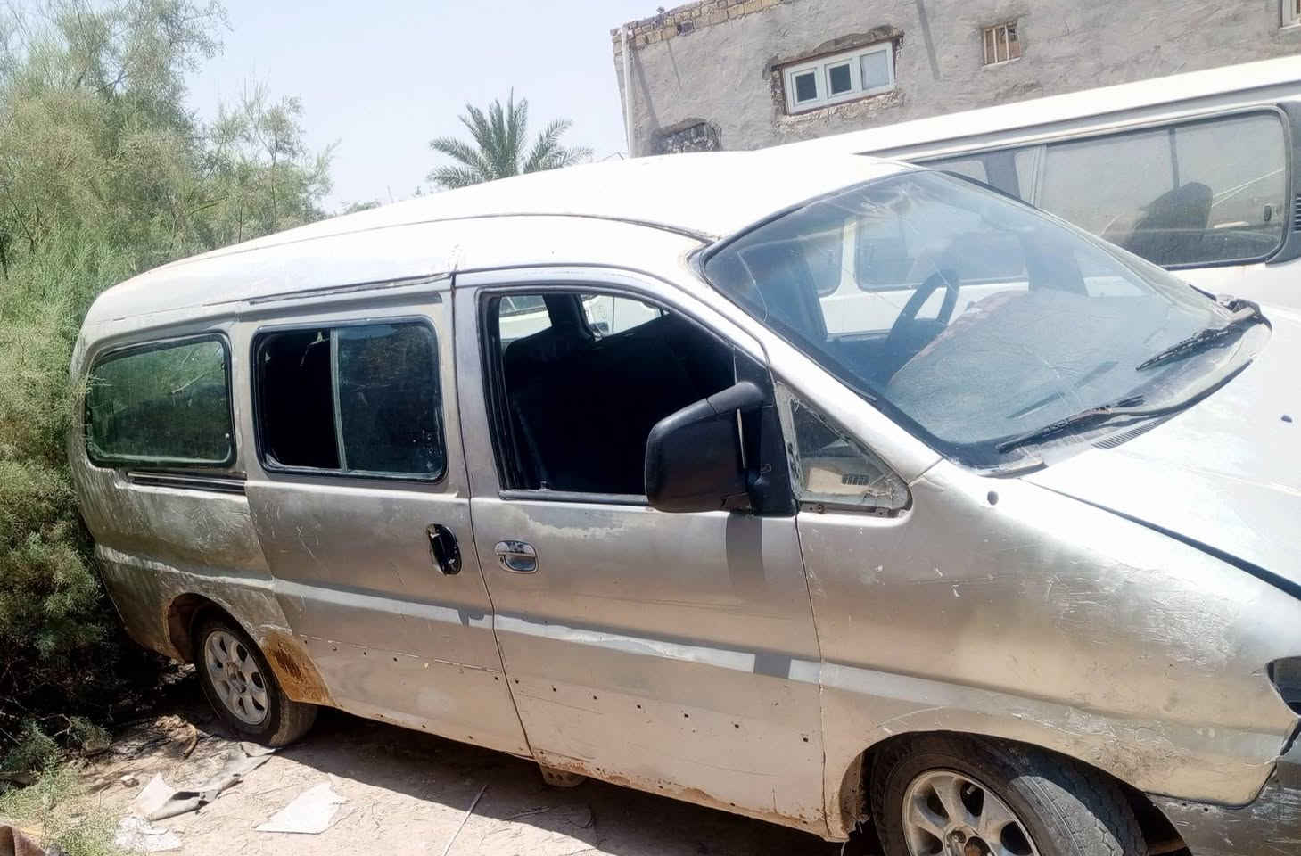 سلام عليكم ستاركس مديل 1999 رقم بغداد الماني مكينه وكير خير من الله 
حداديه بيها بس الورك جهت باب السلايت طاك الباقي خير من الله 

بم جديد سلف جديد باتري جديد صينيه وعينه جدد عمبارات فوك وجوه جدد طوب جدد يعني السياره ع ايدي يشهد الله 

والسياره كشرتها وداخلها شوفت عينك السعر 22 وبيها مجال قليل  للتواصل *********** واتس مفتوح مكان السياره نجف

ملاحضه (ما اندل راعيها ابيعها هل موجود اتكفل سرقه وعشائر)
