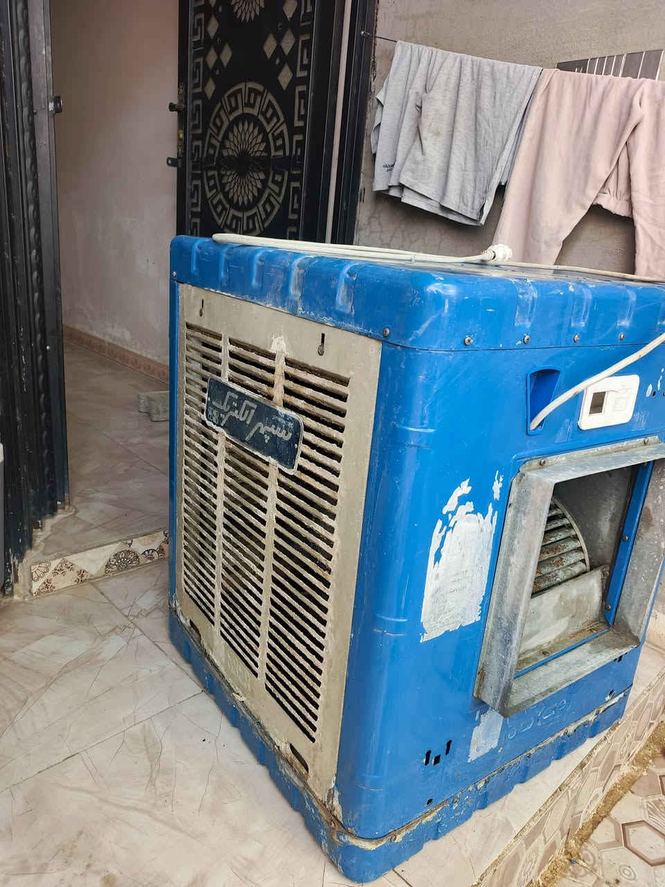 مبردة 2ونص سرعه وحدةللبيع النضافه مثل ما واضح بل صورة
خابر ودلل ***********
