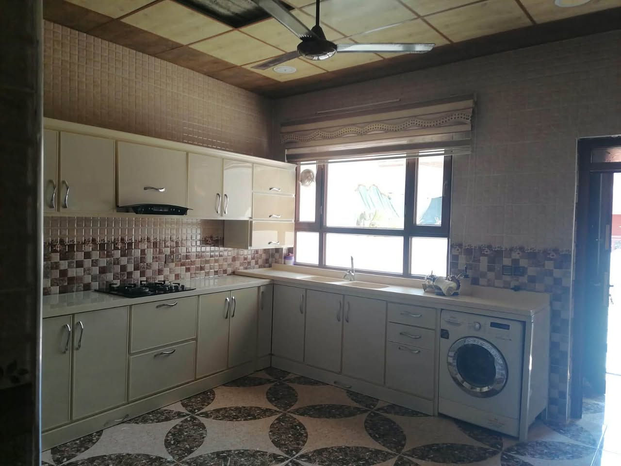🏡 خانوو بو فروشتن له گه ره كى ده روازه پشت ماركيت شاكار نزيك شه قامى ده روازه

📐 روبه ر :
▪️200 متر

✨ زانیارییەکانی خانوو / موڵك :
▪️  2 ژور نوستن - هول - مطبخ -ميوان - گه راج

💰 نرخ : 75 مليون 

📞بۆ زانيارى زياتر په يوه ندى بكه ن به 
عقارات ستار اكرم بازرگان

*********** ☎️
*********** ☎️

#كركوك #عقارات #عقارات_كركوك
