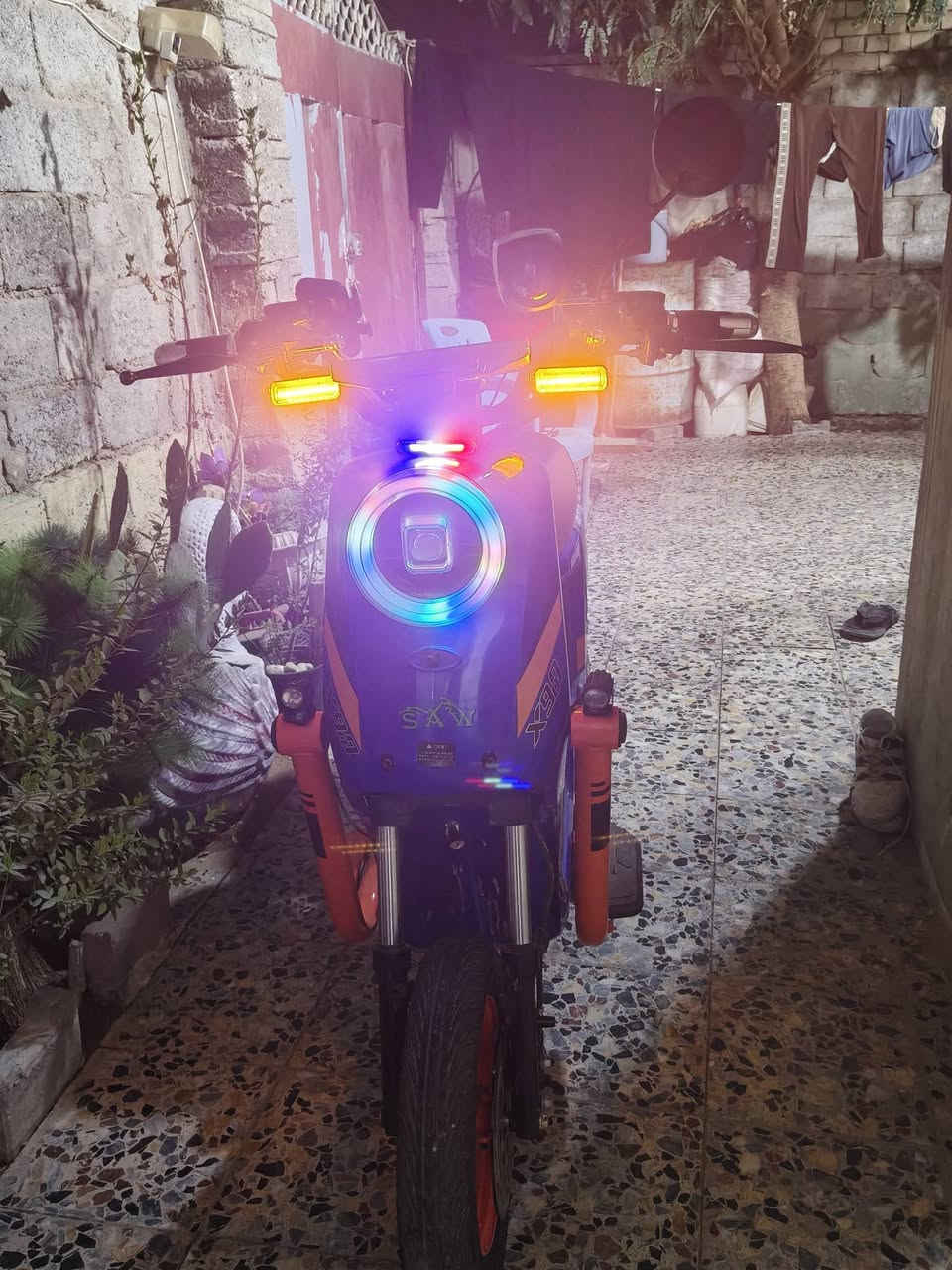 سلام عليكم هذا بايسكل شحن X900 كهرباء كل شغاله ماكو شي مبدل بيه اغراض البايسكل موجوداتمثل الشاحنه السفاحيات والمرايه الثانيه موجوده وتيجي ثاني موجود اهلا وسهلا بيكم ونتشرف بمعرفتك السعر خاص ***********🤍🤍❤❤م�
