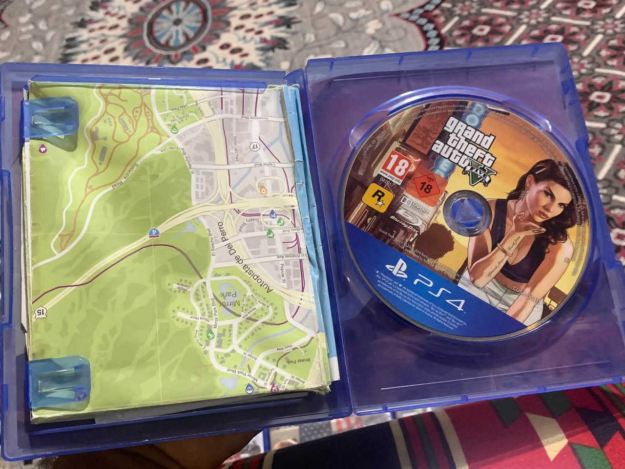 السلام عليكم ورحمة الله وبركاته 

اقراص PS4 نضيفات كلش باعتبارهن جدد 
10 اقراص 

GTA FIVE شبه جديده حتى الخارطه مال اللعبه وياها بالغلاف مال القرص 25 الف 

  (20 الف) RED DEAD REDEMPTION II 

CALL OF DUTY BLAK OPS III (20 الف) 

UNCHARTED 4 (15 الف )

FARCRY6 (20 الف )

FARCRY5 (20 الف )

WATCH DOGS2 (15 الف ) 

سيارات معربه عدد 2 اقراص ثنينهن ب25 الف 

 PES 2020 (30 الف)

مكاني بغداد وتوصيل موجود 

*********** 

واذا تاخذهن كلهن احسبهم الك غير سعر
