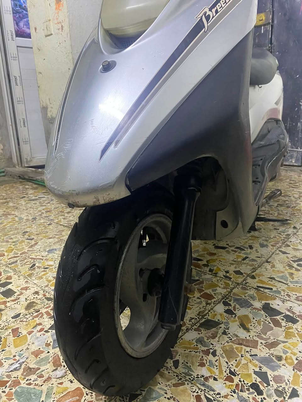 السلام عليكم دراجه بريز للبيع دراجه صار ٦ اشهر نازله رنبه كلها بلادي محرك كابريتر سلف بلادي السعر ٦٠٠ بيها مجال العنوان مدينه الصدر الجوادر الشراي يخابرني ***********
