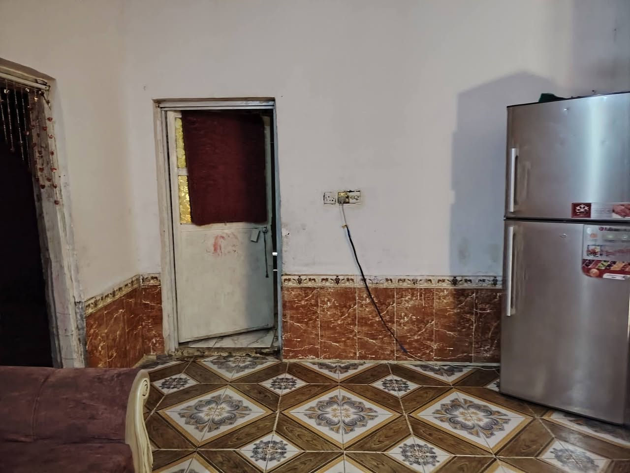 سلام عليكم 
بيت زراعي للبيع بحي الشفيج مقابل البراز متوفر كافة الخدمات بيت حلو ومرتب كامل من كل النواحي المساحه ٢٥٥م للستفسار اتصل او وتساب على ***********

نص مكتوب في الصور:
- 44°C