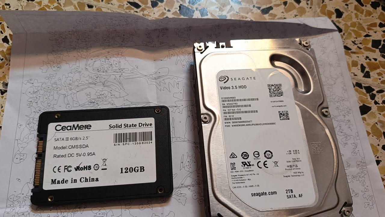 السلام عليكم 
هاردات للبيع 
واحد داخلي 120ssd
وثاني خارجي 2تيرا 
السعر 60 قفل شرط الشغل
***********واتساب
