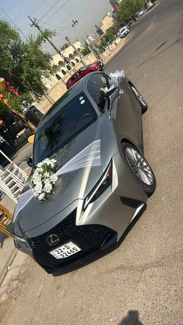 لكزس IS300 • ٢٠٢٢ • داخل احمر