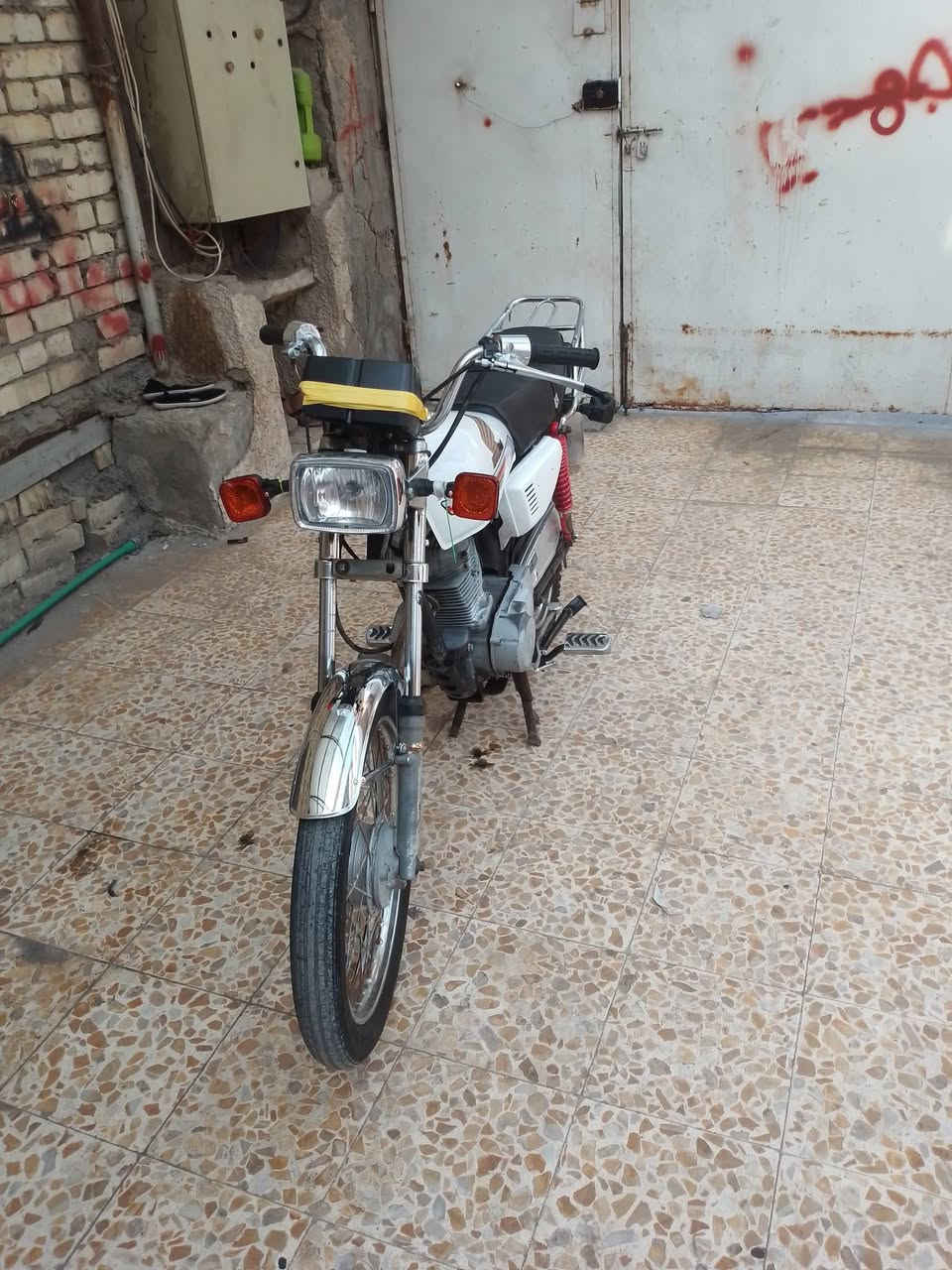 دراجه ايرانيه نامه للبيع 
سلام عليكم دراجه خير من الله مجفته بس بستم 
كهربائيات شغاله بس عوزهة كتف شحن يعني يكلفك ألف دينار بغداد حي اور هاذة رقمي اتصل على ولخدمتك *********** الخاص مفتوح 🇮🇷
