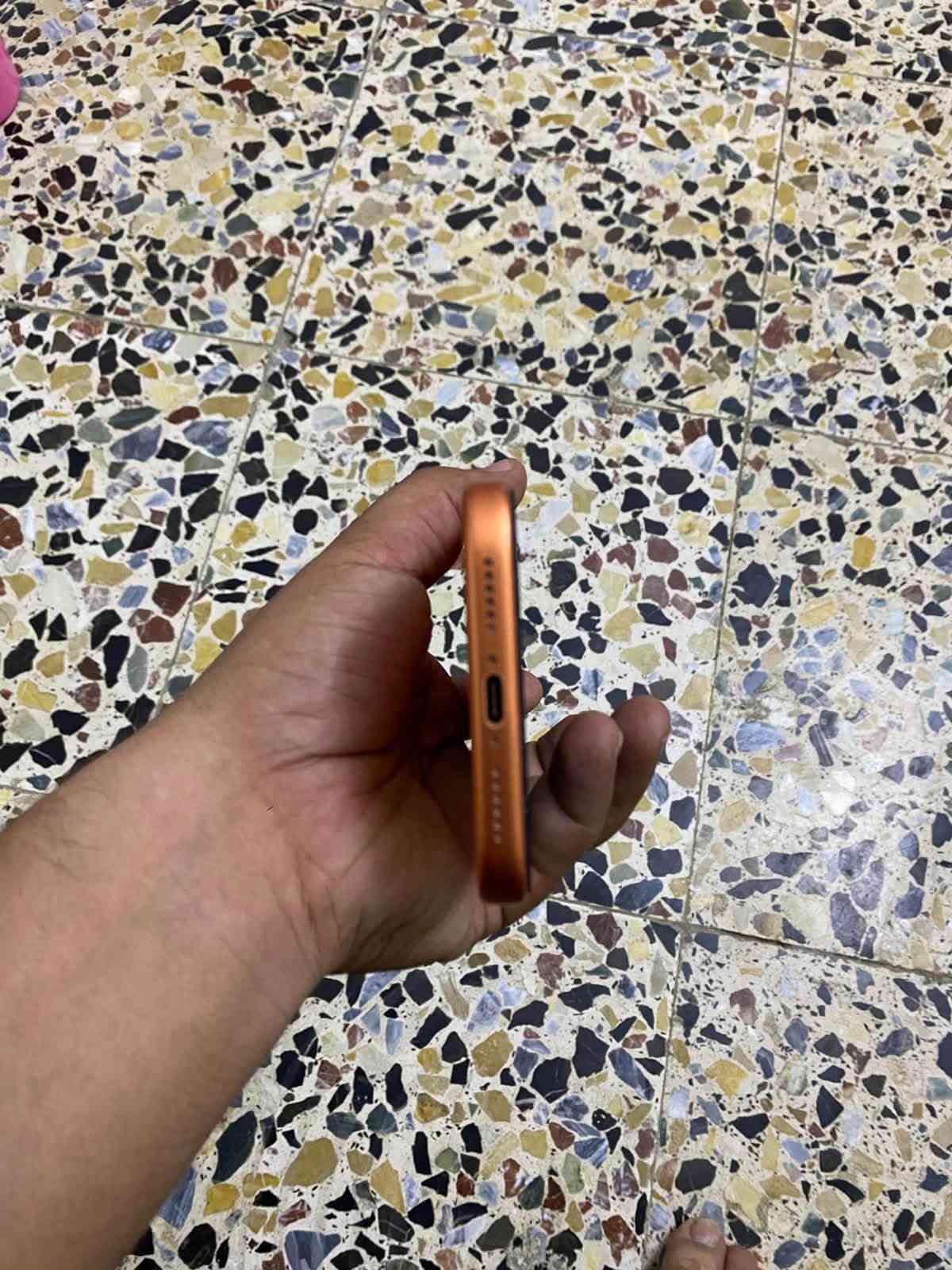 🔥 للبيع فقط iPhone 17 Pro Max 256GB 🔥
SIM عادية ابو الشريحة مو eSIM

السلام عليكم
آيفون 17 برو ماكس لون برتقالي - ذاكرة 256GB
شريحة SIM عادية (ابو الشريحة) مو eSIM

المواصفات:
• البطارية 93%
• عدد الدورات 402
• تاريخ التصنيع آب 2025
• اول استخدام 10/2025
• الضمان ينتهي 10/8/26
• نظام iOS 27.0

الملاحظات:
• مستبدل شاشة اصلية فقط تقرا غير معروف بالجهاز
• الجهاز نضيف كلش
• بدون ملحقات

السعر: مليون و 300 الف وبي مجال جدا بسيط
البيع فقط ما اراوس

المكان: بغداد - الكاظمية - شاطئ التاجي
رقم التواصل: ***********

نص مكتوب في الصور:
- 10:37 القطع والخدمة تجمع Apple سجل تاريخ القطع والخدمة، وهذا السجل يعرض معلومات عن هذا الـ iPhone وحالته وتفاصيل إصلاحه. معرفة المزيد... سجل تاريخ الخدمة الشاشة غير معروف
- 10:37
- حول
- الاسم
- < iPhone
- إصدار iOS
- < 27.0
- اسم الطراز
- iPhone 17 Pro Max
- رقم الطراز
- MFYN4AF/A
- الرقم التسلسلي
- GKCJD936WY
- Limited Warranty
- Expires 10/8/26
- Extend Coverage
- There are 9 days left to add coverage for
- accidental damage.
- سجل تاريخ القطع والخدمة
- الأغاني
- 0
- الفيديوهات
- 292
- 10:36 حالة البطارية حالة البطارية عادية تعمل بطارية iPhone هذه على النحو المتوقع. حول البطارية والضمان... الحد الأقصى للقدرة 93% هذا قياس لقدرة البطارية مقارنة بقدرتها عندما كانت جديدة. قد تتسبب القدرة المنخفضة بتقليل ساعات الاستخدام بين عملية الشحن والأخرى. عدد الدورات 402 هذا هو عدد مرات استهلاك iPhone لقدرة البطارية. معرفة المزيد... تاريخ التصنيع آب 2025 أول استخدام تشرين الأول 2025