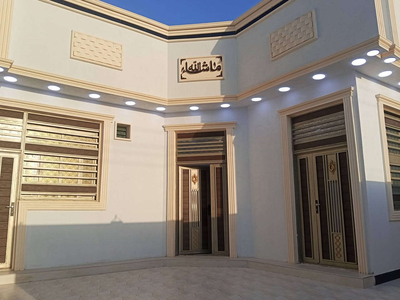 بيت طابو زراعي للبيع 

في ابو خصيب طريق الصحراء منطقة السبيليات 

مساحة البيت 200 متر 

يحتوي البيت على غرفتين ودوانية وصاله ومطبخ وحمام+ كراج 

السعر 125 مليون وبي مجال شي بسيط

لاستفسار تواصل على رقم 
***********
