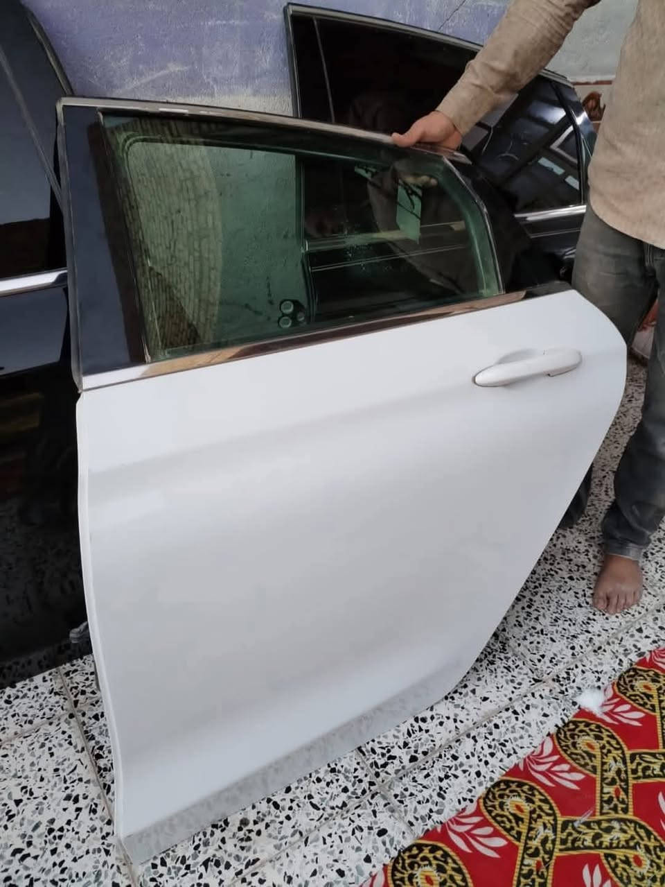 السلام عليكم تحيه للادمن وصلتنا أبواب سي ٢٠٠ حديث وقديم شرط النضافه اليريد كفاله عدنه وصلتنا فره ابيض واسود وماروني وسلفر وجويتي وكرزي وقبق جنطه وسماعات ودوس مكاين جام وجام ويدات خارجيه وداخليه وبطاين مكاني ديوانيه ***********
