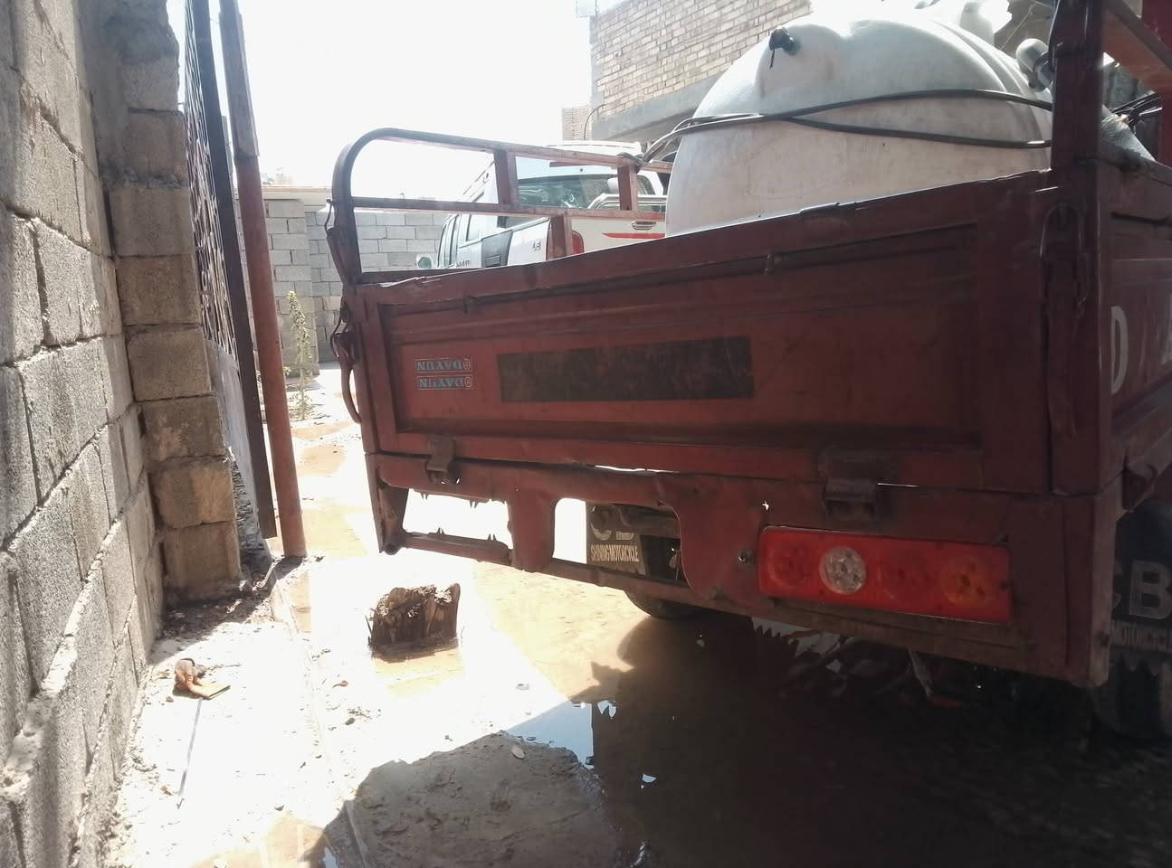 السلام عليكم ستوتة دايون البيع 2018وراق جاهزة  كهربائي سلف هندر باتري جديد مكينة نضيف اكسن مكفول شاصي مكفول بدي نضيف السعر 1300وبيهة مجال المكان بغداد حي البتول لاستفسار ***********

