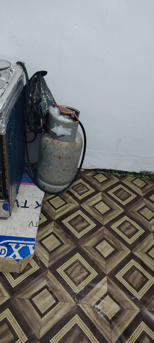 سلام عليكم غراض بيت كامله لبيع مابيع وحده وحده ابيع كلهن شلع ***********
