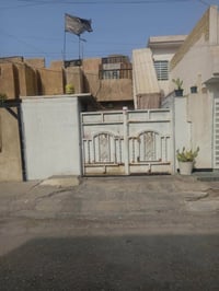 بيت البيع مساحته 90 متر.  طرمه  مدخل واحد  ستقبال  غرفه مطبخ  خدمات غر...
