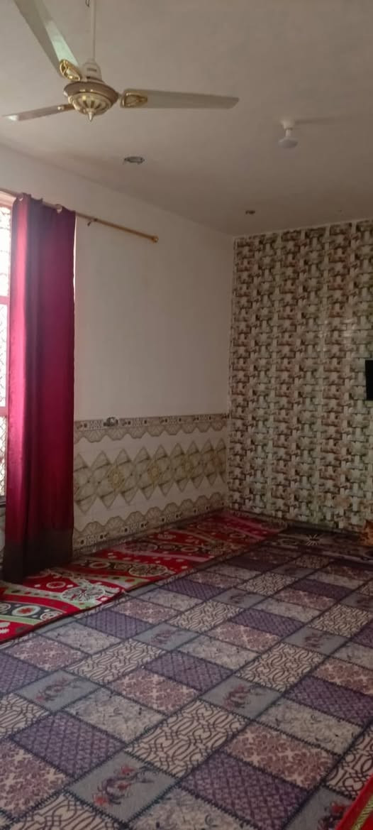 بيت في واسط المزاك مساحة البناء ٢١٨ متر المساحه الكليه ٦٠٠ متر ٣ غرف نوم للستفسار ***********
