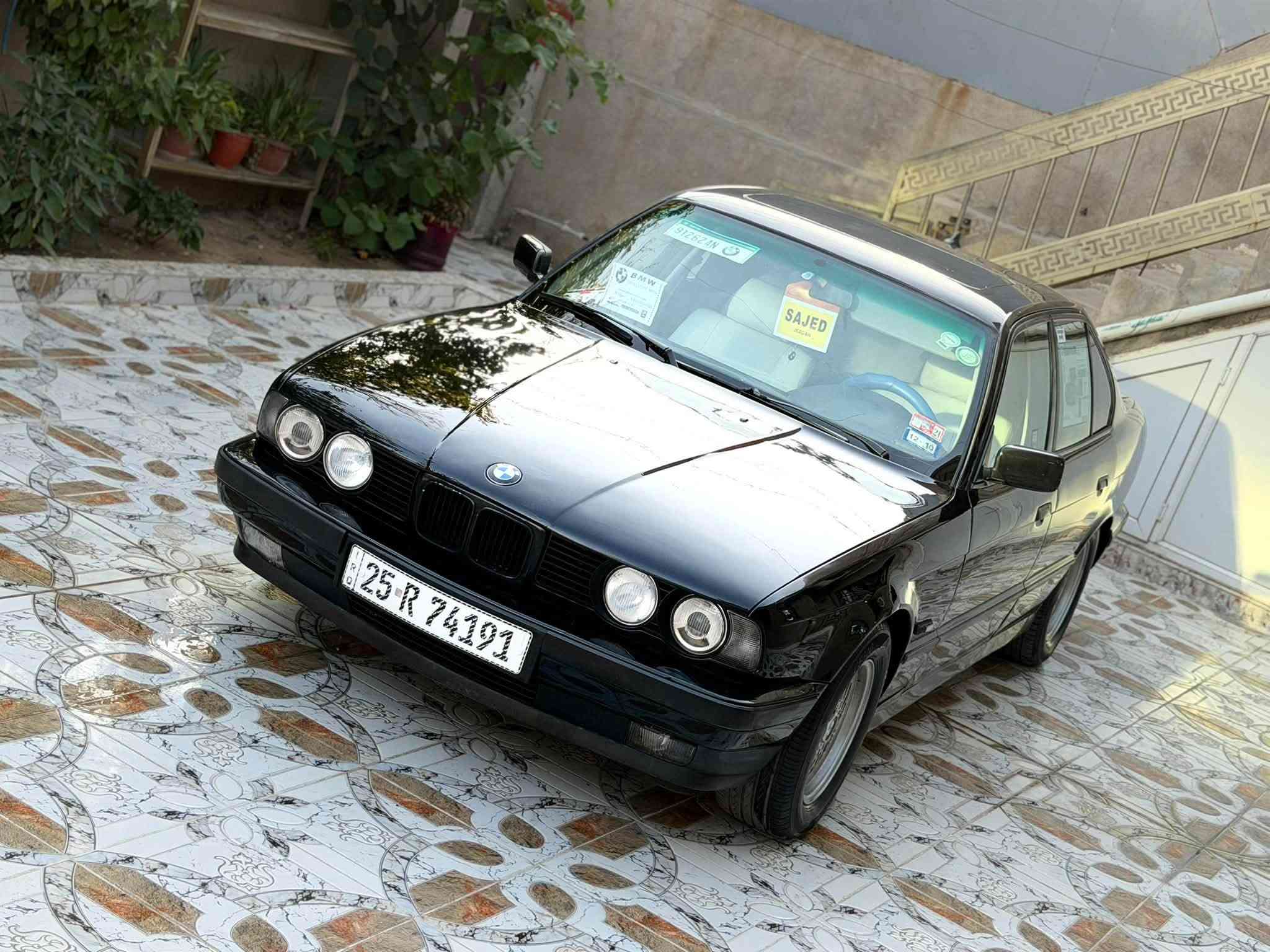 #السلام_عليكم 
  BMW 525 مسكر 
موديل 92
لون اسود ملكي
              ꧁مواصفات꧂
«رقم كركوك مشروع وطني
«هزه جديد
«سلايت طكتين 
«داخل ابيض
«كير اوتماتيك 
«نظام سبورت
«تبريد تدفئه
«قفل مركزي
«دبل ايرپاك
«الكشنات الاماميه تدفئه
«اربع جامات كهرباء
«بيها بلوتوث وي اس بي
«السياره باسمي 
«تخم تايرات جدد
» اول صبغه اله سياره بدون 
حادث ولا جطل
» صدر امامي خلفي شرط 
» سياره جاهزة اي نقص مابيه 
» سياره كروز سرعه شغل 
» حجر بيئه موجود بيه
مكان السيارة كركوك 
الاستفسار الاتصال ع الرقم***********
