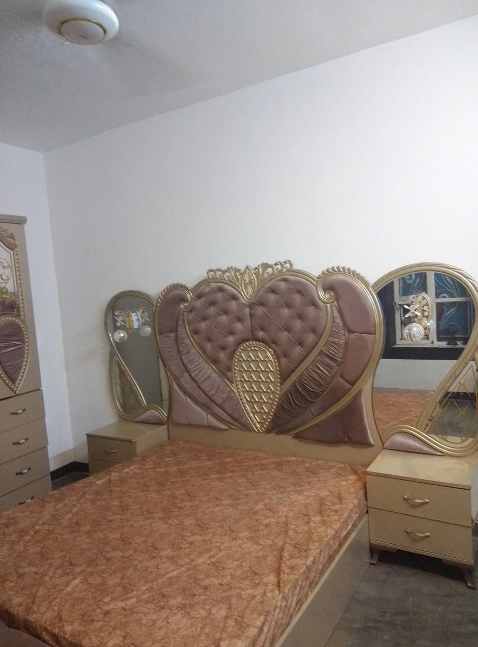 السلام عليكم  
للبيع غرفة نوم تركيا مستخدمه 
 خشب  ثقيل  الاصلي 7 قطع 
السعر والاستفسار
 على رقم فقط ***********
