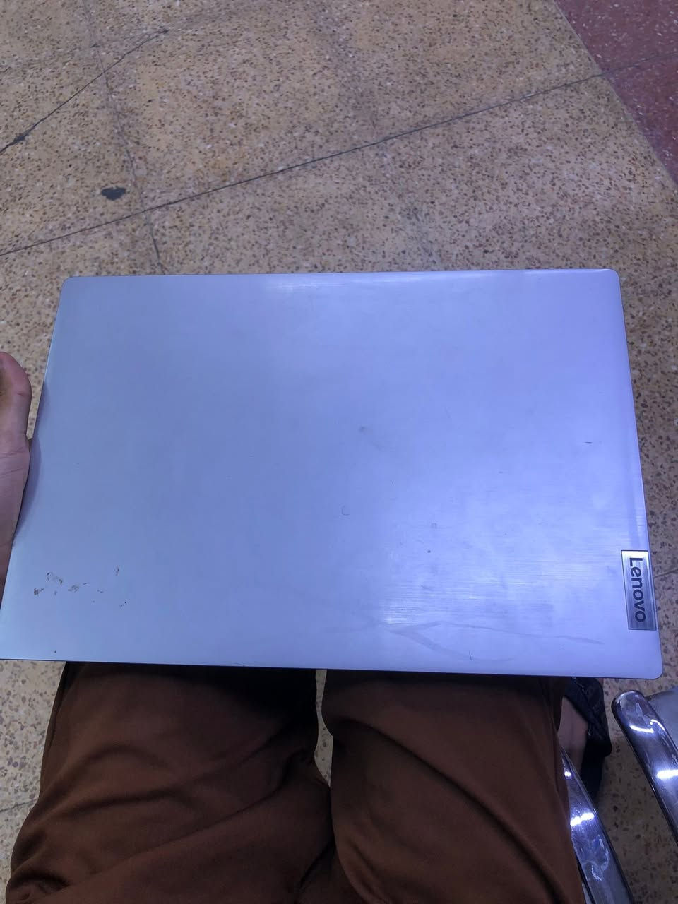 *للبيع لابتوب Lenovo للالعاب والبرامج الهندسية*

*المواصفات:*
- لابتوب Lenovo
- كارت شاشة خارجي 1.5 تيرا
- يشغل GTA V و ببجي محاكي وكل الالعاب الحديثة
- الجهاز نضيف 100% بدون عيوب
- مناسب للطلاب والمصممين والگيمرز

*السعر 300 قابل للتفاوض
*المكان:* البصرة
*للاستفسار:* راسلني خاص او واتساب ***********
