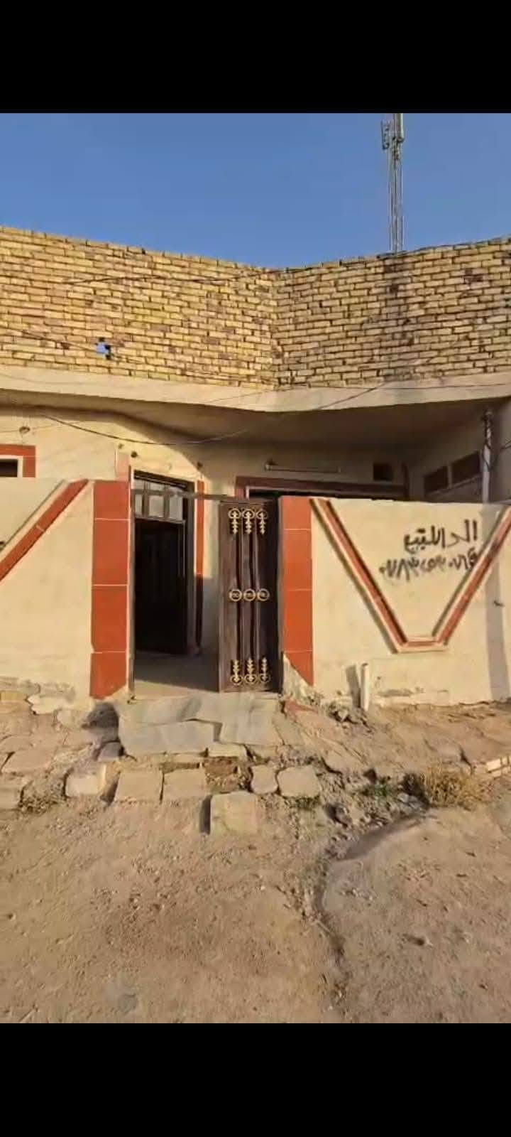 بيت 100 متر للبيع بناء طابوك شارع مطار جديد خلف مجمع جوهرة العرب اقرب نقطه داله شارع حوزه سند 25 غرفه صاله مطبخ صحيات سعر قفل 26 ونص للستفسار اكثر ***********
