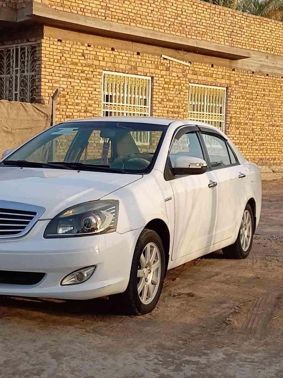 السلام عليكم
مكلف بنشر 
جيلي موبل مديل 12  سنويه ل27
رقم بغداد 
مكينه بيهه تنقيص كل تبديله نص لتر كير حداديه تخم تاير جاهز 
السياره بيهه تصليح الهلاات والباقي كفاله
التبريد عايز غاز  الفان والكمبيسر شغالات 
كهربائيات جاهزه 
السياره احله من الصور 
السعر 52 
مكان السياره الديوانيه   تفاصيل الاتصال ع الرقم ***********
