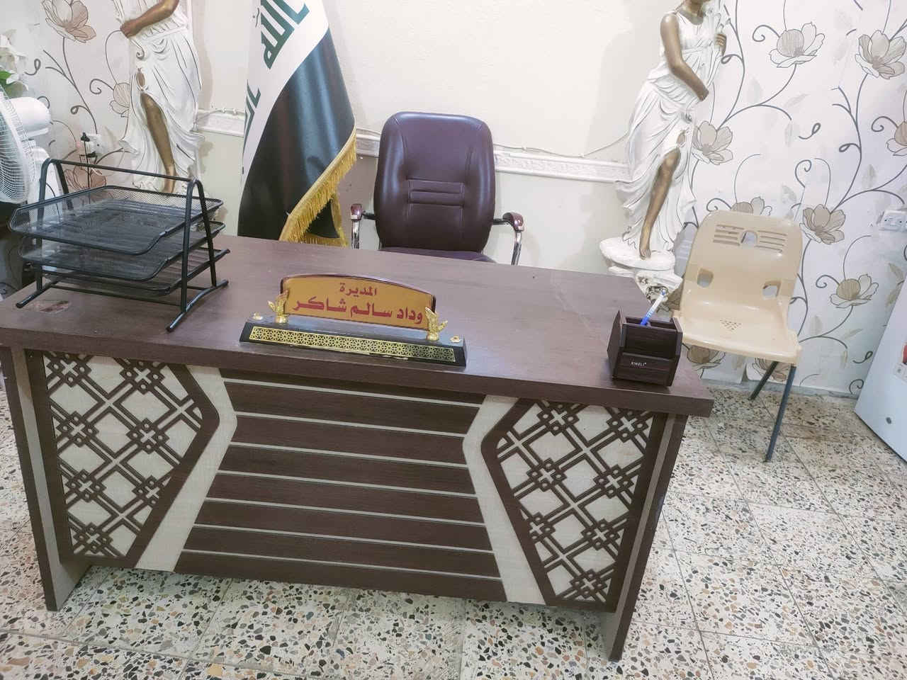 السلام عليكم كرسي دوار وميز مكتب للبيع ***********
