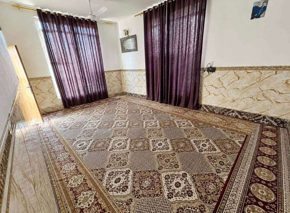 السلام عليكم بيت للبيع حي رشيد مساحه٥٠٠ متر شارع ابو محوله بناء حديث كامل السعر مناسب ٧٠ بي مجال التسديد يرهم دفعتين الاستفسار اتصال ***********
