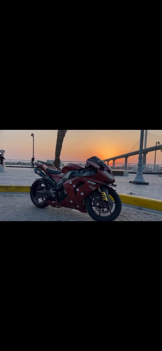 كاوسكي نينجا 1000CC ZX10R
2006
رقم وسنويه انكليزي بصره باسمي تحويل ثاني يوم
محرك كفالة لا صوت ولا تبخير 
محرك ما مفتوح
كهربائيات كله شغالة 
ملحقات ( خوذة + درع + مرايات جديدة + لزكات تثبيت على تانكي ) 
مكاني البصرة
السعر :32وقابل للتفاوض 
للتواصل ( اتصال او واتساب  :  ***********

