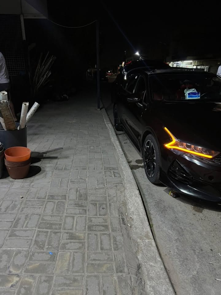 سلام عليكم عندي ￼كي فايف مديل 22 سياره فول فول  بيه حادث بمريكه بس بنيد   في العرق بابتين بس صبغ وباقي  السياره كفاله سعره 135 بيه مجال مكان بغداد الشعب سرايداد رقم ***********
