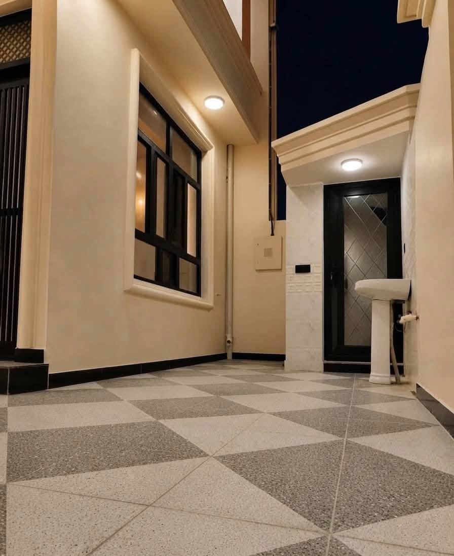 مساحه 150 متر طابو زراعي سند 25 شرط التحويل
يحتوي ( 4 غرف نوم كبار  + صاله + ستقبال + صحيات غربي وشرقي ) كامل خدمات البيت زيرو جديد واحد عله واحد  موقعه دور الزراعه وبلعافيه لليصير من نصيبه 

للاستفسار ***********
