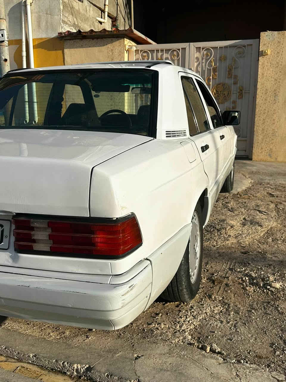 يالله
مارسدس 190طيارين 
رقم سليمانية 
سنوية لحد 2030
مكينة بطة vvti2500
بدون حادث بدون خياس
 قواعد دبل قطرة لحيم مابيهم وضع لشركة 

مسجل ايباد 
فتحة سقف جايبلهة سكة بس عوزهة شد وتشتغل 
تايرات نص عمر 
طستهة ناعمة
 كاعية جلد داخل السيارة بالكامل
بيهة نقوصات بصيطة 
لسعر المطلوب 38$

مكان السيارة ديالى خانقين 
رقم ***********
