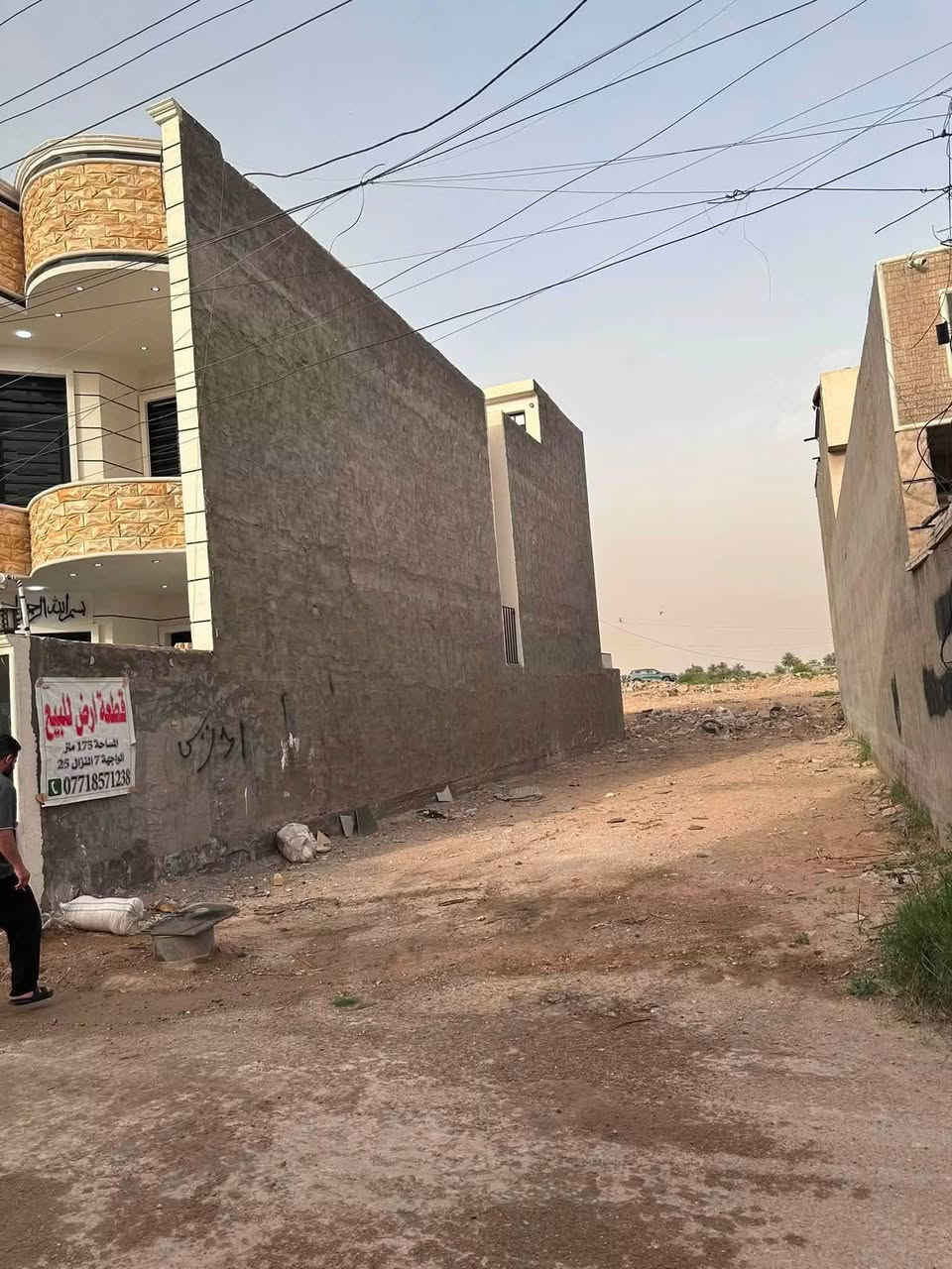 قطعه ارض للبيع مساحه 175.الواجهة 7.نزال 25 طابو صرف .المكان الزعفرانيه السده.الأستفسار اتصل ع الرقم***********
