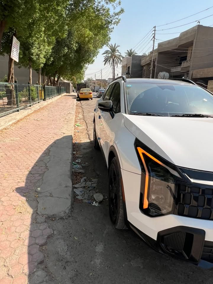 السلام عليكم
#للبيع KIA SPORTAGE X LINE موديل 2026
السياره حادثها مبدل جاملغ ومصبوغ الباب ربع فقط بدون ايرباك بدون شواصي بدون لغود شرط الفحص 
ماشيه 5 الاف
مرقمه بغداد
السعر 248 وبيها مجال بسيط كلش 
***********
