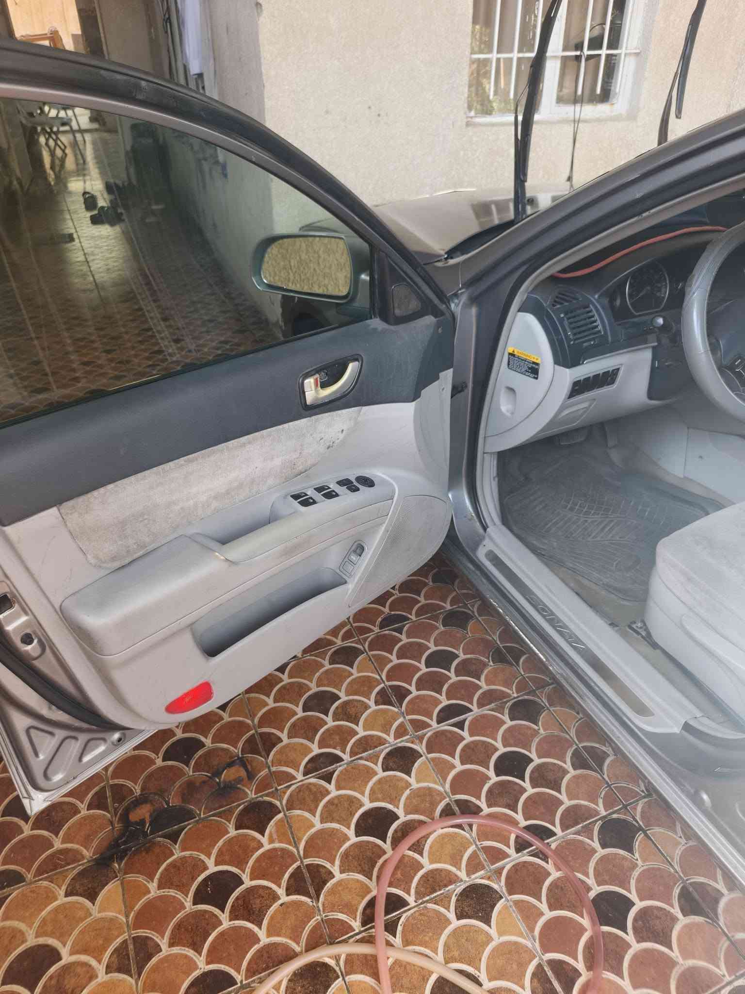 السلام عليكم سوناتا للبيع موديل ٢٠٠٦ رقم بغداد مكينه ٦ سلندر ٣٣٠٠ مكينه كير بشرط  تبيرد منضومه جديده كامله تبريد ثلج صدر جديد كامل تخم تاير جديد مصبوغه اقل الاحزام طختها جاملغ امامي على كد شبر السياره جاهزه يرادلها ترتيب بداخل السياره الكشنات تنظيف او تغليف ولباقيه بسيطات على  كد ترتيب فقط اما البقيه تجي وشوف وتفحص وين مايعجبك السعر، المطلوب ٧٨ وبيها مجال ترهم مراوس  شرط التحول مكاني حالياً بعقوبه زاغنيه  للاستفسار اكثر راسل الصفحه او الاتصال *********** واتساب متواجد هماتين
