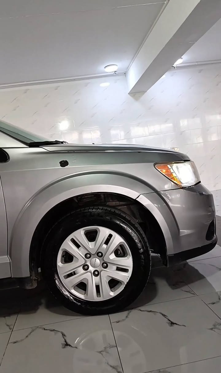 🚘 دوج جورنی Dodge Journey 2017 موديل، 
 السيارة رقم (دهوك)
اللون: رصاصي 
✅ الكيلومترات: 165,000 كم
✅ الكيت: أوتوماتيك
✅ الوقود: بنزين و سيستم غاز تركي
✅ نوع الدفع: دفع رباعي AWD
🎨 صبغ: 3 قطعة مصبوغة
✅ الحالة: ماكو مشكلة بالمكينة 
✅ الشكل الخارجي: نظيف وممسوح زين، الفانوسات LED أصلية
سيارة في معارض دهوك تيرمينال الرقم  55 📍 
*********** واتس اب سميل, دهوك
