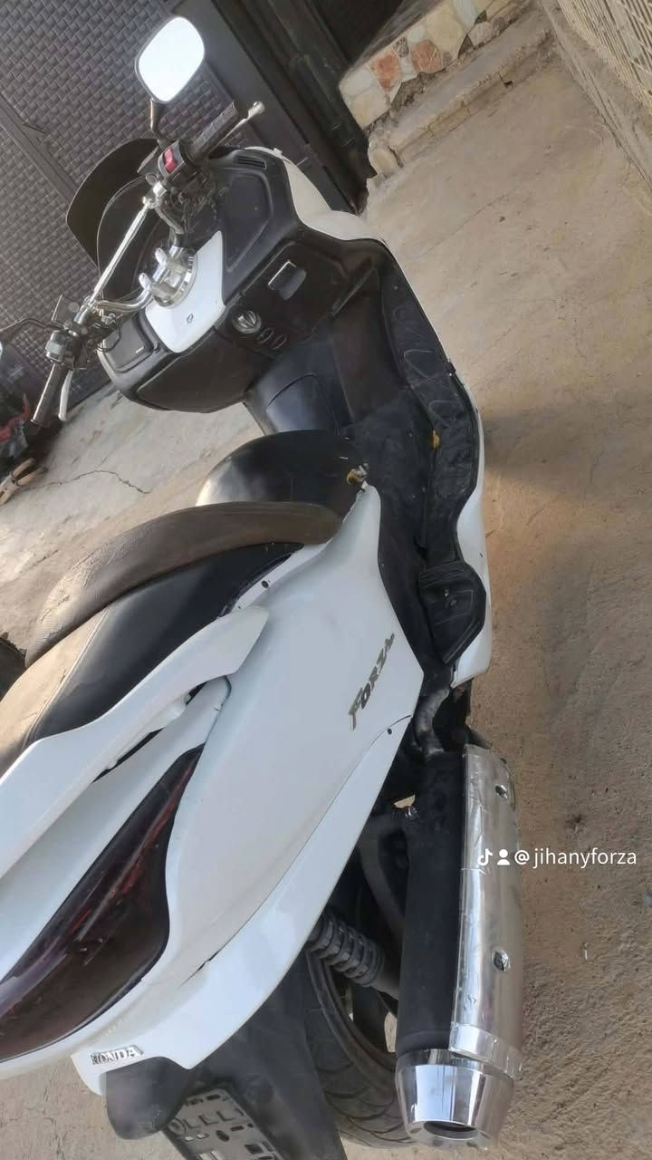 Honda forza MF-08
بۆ فرۆشتن مەکینە و کارەبایی و کلاج و قایش هەمووی بەشەرت 
گێر تەرکە 
کامل بۆیاغ بۆ جوانی 
سعری 900 هەزار و معامەلە
شوێن ڕانیە 
گەیاندن هەیە تەنها بۆ سلێمانی 
 ***********
