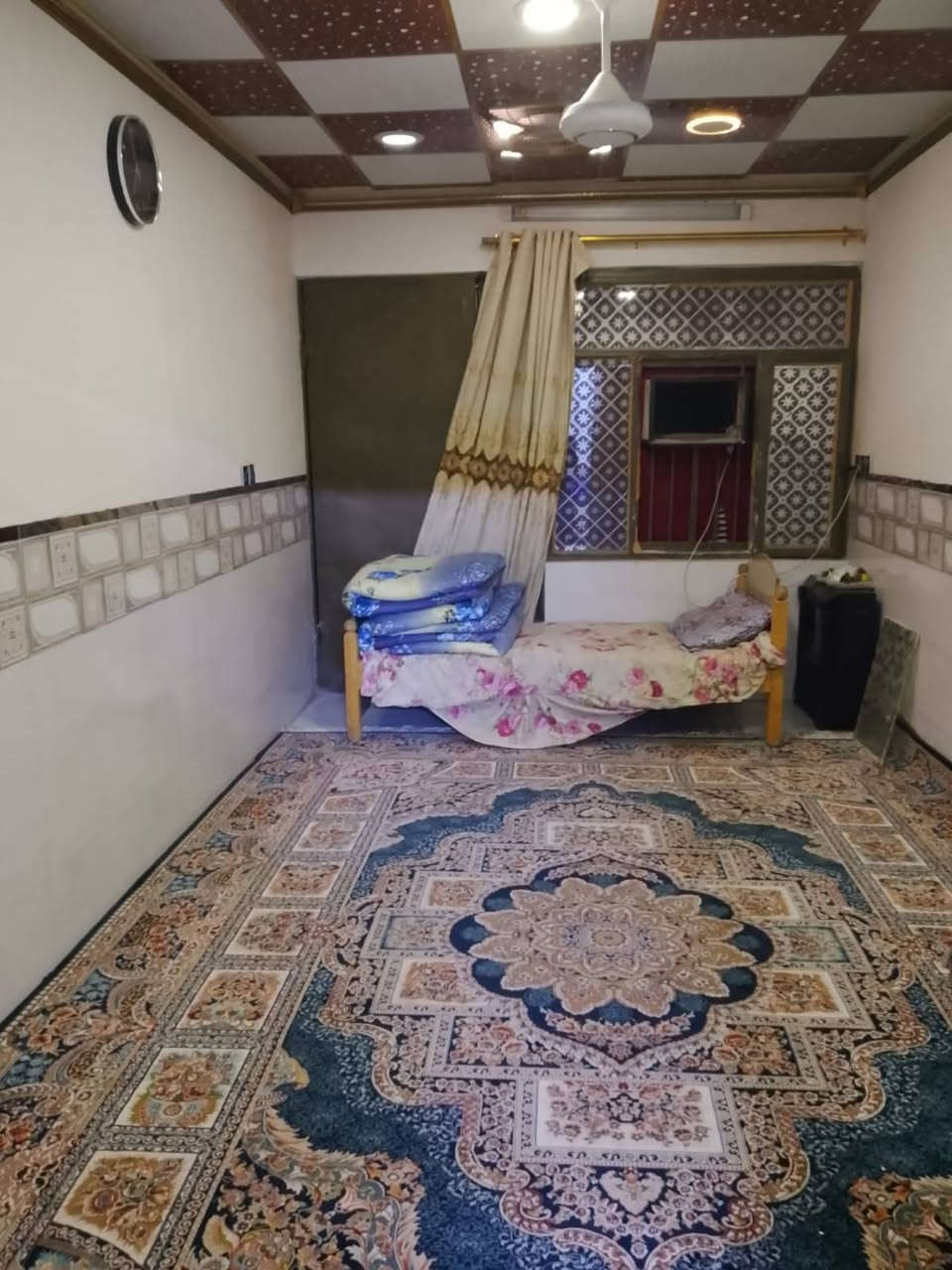 السلام عليكم دار للبيع كربلاء حي الرساله الربع الأول قرب ملعب كربلاء الدولي 100متر واجه 5ونزال 20 طابو صرف بسمي بناءقديم طابق واحد عكاده يحتوي على ستقبال وصاله وغرفة نوم ومطبخ صيحات داخل وخارج رقم العقار26,191  ***********
