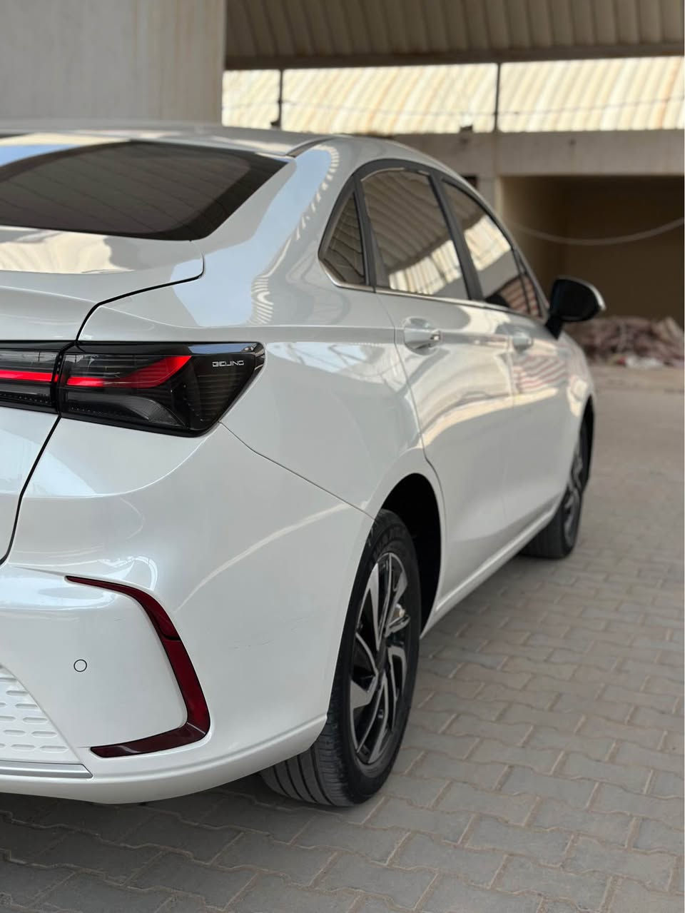 بايك U5 بلس (BAIC U5 Plus) موديل 2026 
 بحالة ممتازة
 * المحرك: 1.5 لتر (4 سلندر) اقتصادي وقوي.
 * ناقل الحركة: أوتوماتيك (CVT) / سلس ومريح بالقيادة.
 * المسافة المقطوعة: (60 الف ).
 * اللون: (ابيض).
 * المواصفات والكماليات:
   * شاشة وسائط كبيرة مقاس 12.3 بوصة + شاشة عدادات رقمية.
   * كاميرا خلفية .
   * مقاعد جلد فاخرة ومقصورة واسعة ومريحة.
   * تكييف عالي الكفاءة مع فتحات خلفية.
   * أنظمة أمان متكاملة (ABS, EBD, نظام الثبات الإلكتروني ESP).
*انظمة ثلاث : سبورت ونورمل وايكو
  
 * الحالة العامة: السيارة نظيفة جداً بيها فقط باب السائق دحجة خفيفة جداً 
رقمها بغداد دولي 
 * السعر: (120$) وبيها مجال بسيط 

📞 للتواصل والاستفسار: (***********). النجف, العراق
