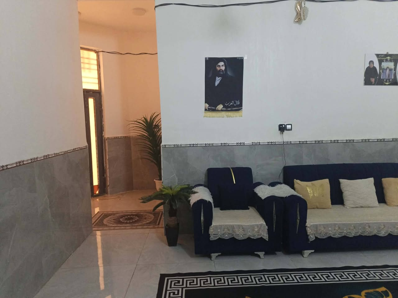 بيت زراعي للبيع مساحه 200 + قطعه مساحه 200 
لبيت يحتوي ع غرفتين وصاله وديوانيه ومطبخ وصحيات وساحه وحديقه لبيت بناء جديد طريق سوق الشيوخ فضليه شارع مشتل الزهور السعر 50

*********** للاستفسار
