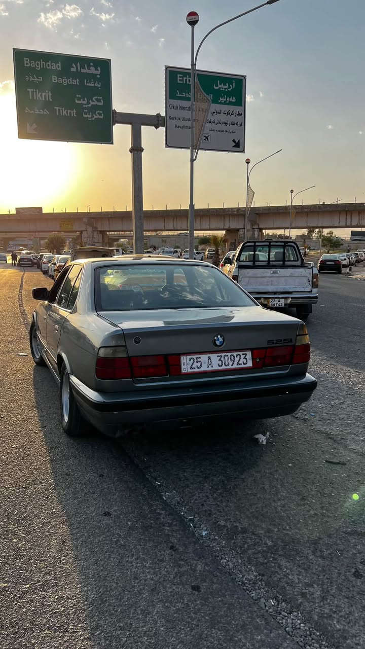 Bmw 525i مكينه وكير شرط رقم كركوك بطاقه بانزين بدون حادث كير عادي اكسل قفل تبريد  سعر 58  سنويه لل30مراوس بتكسي او خصوصي حسب القناعه مكانه كركوك ***********
