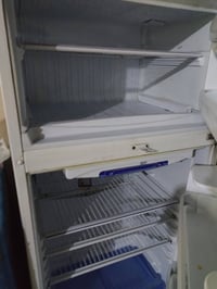 ثلاجة • حجم ١٦ • ما بيها عيب