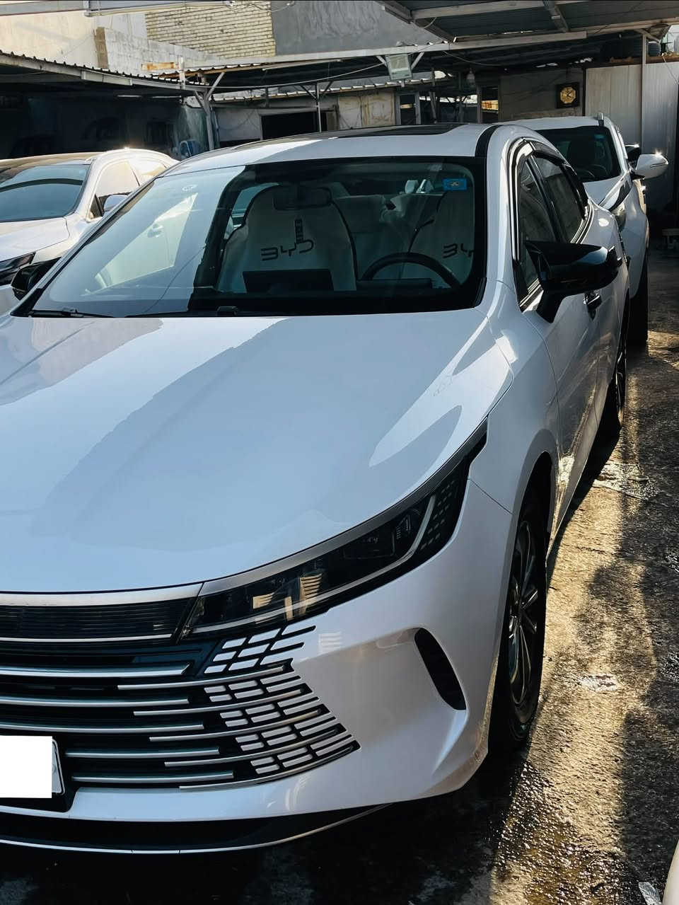 السلام عليكم 
للبيع BYD دستروير موديل 2025 فتحة مواصفاتها معروفه السيارة كفاله ممشاها 7800 بيها بس رصعات بصيطة مال شارع السعر 21300 وبيها مجال بسيط 
مكانها العامرية شارع المنظمة 
للاتصال ***********
