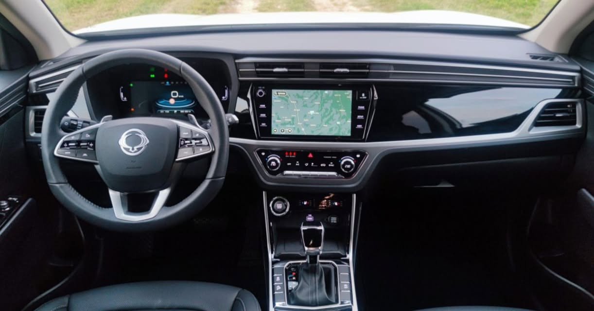 🚘 للبيع KGM Korando – موديل حديث
🔹 الماركة: KGM / SsangYong
🔹 الموديل:2025 Korando
🔹 المحرك: 1.5 Turbo GDI
🔹 القوة: 163 حصان
🔹 الكير: أوتوماتيك 6 سرعات
🔹 الدفع: أمامي 2WD (حسب الفئة)
🔹 عدد السلندرات: 4
🔹 اللون: أبيض
🔹 SUV عائلية، واسعة واقتصادية
🔹اكاميرا وحساسات ولد امامي وخلفي 
🔹 أنظمة أمان وثبات إلكتروني
🔹 شاشة تدعم Android Auto 
وApple CarPlay حسب الفئة � ويل : 18 
📌 الفحص والاطلاع متاح
📍 الموقع: [ الديوانية]
📞 للاستفسار: [***********]
