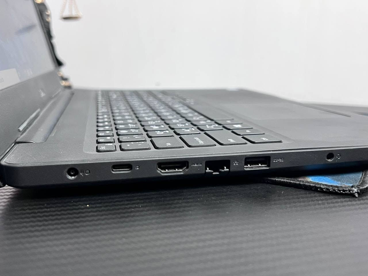 لابتوب dell للبيع  🔥
‏لابتوب راقي، مناسب للدراسة والبحوث والمونتاج (الادوبي) ومناسب للبرانج الهندسية مثل الاوتكاد وغيره  ...وايضا مواصفاته قوية للالعاب وينطيك سلاسة عالية(تتونس 🔥 ) ....
‏نظافة عالية 
‏المواصفات ....
‏المعالج / Core i7 8550U الجيل الثامن 
‏كرت شاشة خارجي/ AMD RADEON 530 2GB🔥
‏كرت الشاشة الداخلي / Intel UHD GRAPHICS 620 4GB
‏الرام / 8GB DDR4 
‏التخزين / 256GB SSD M.2
‏حجم الشاشة / 15.6 inch SCREEN 
‏ملحقاته كاملة
‏شاحنتة الاصلية
‏ماوس
‏ماوس باد
‏حقيبة جديدة 
‏🩵🩵 سعر 360 الف 🩵🩵
‏مع ضمان 10 ايام استبدال في حال وجود اي خلل او مشكلة ⚜ الاستلام بعد الفحص والتأكد من جميع التفاصيل 🌹
‏يتوفر توصيل لكل العراق 
‏متواجد ماسنجر 
‏واتساب ***********
‏
